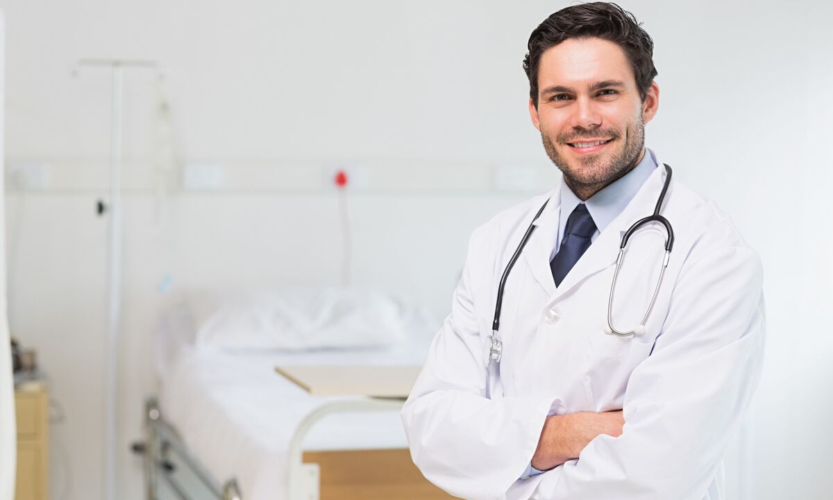 Le médecin prescrit des médicaments pour le traitement de la prostatite en fonction du résultat de l'analyse